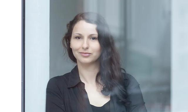 戴上这个神奇牙套，舌头就能当鼠标