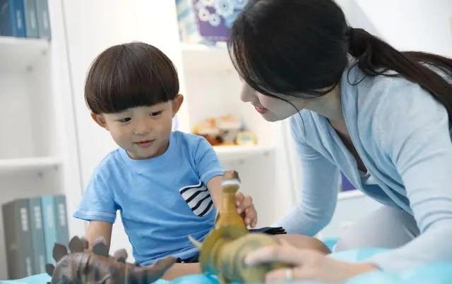 「你的育儿经」李玫瑾建议：养育男孩，家长越“舍得”3件事，孩子以后越有本事