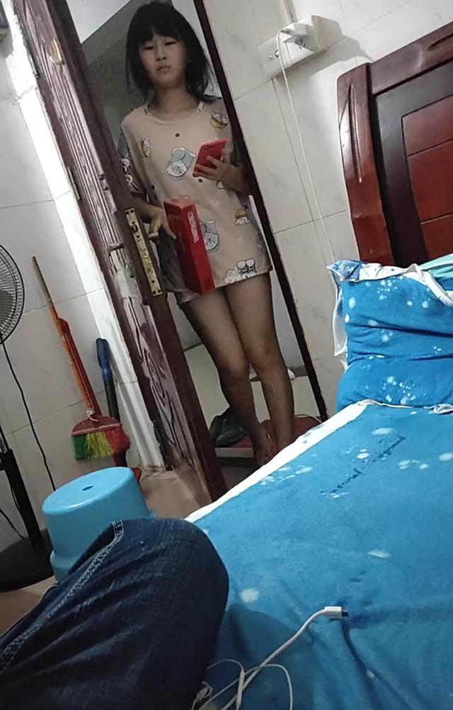 你的育儿经|女儿拿妈妈手机给爸爸买烟，看到买来的烟后爸爸乐了：女儿真贴心