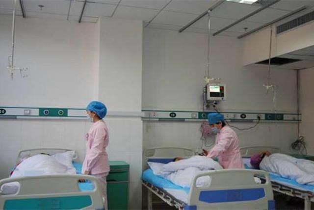 你的育儿经|医生给产妇“按肚子”，丈夫闹出乌龙，产后这3种痛要“挺”过来