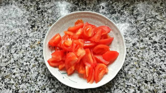 西红柿+冻豆腐这样做，酸香可口，特别下饭，不光好吃还能减肥