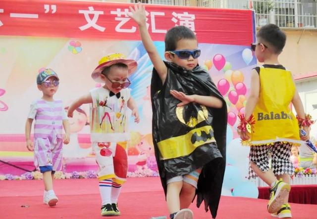 超级宝妈▲幼儿园的真实写照，4种衣物不适合孩子穿去上学，父母需注意