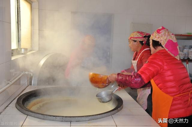 千叶豆腐是用什么东西做的，千叶豆腐虽然是豆制品，但却不是豆腐