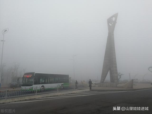 伸手不见五指，多地出现浓雾