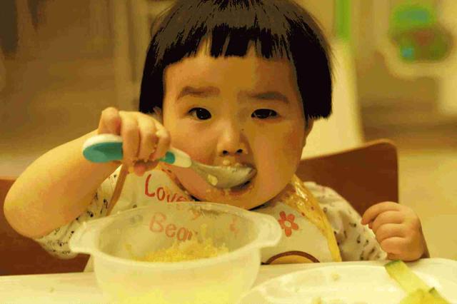 【你的育儿经】宝宝不爱吃饭，责任主要在父母，饮食注意三大禁忌，家长须谨慎！