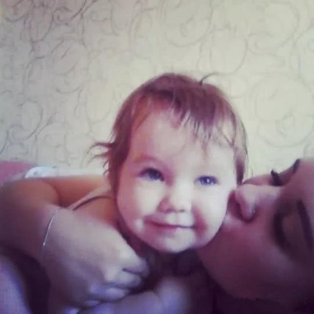 「超级宝妈」把女儿“遗忘”在家，单亲妈妈出门狂欢，后果难以接受