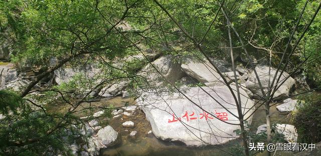 【旅行百事通】天热哪里去?到汉中这个景点玩水纳凉咥美食,油门一踩40分钟就到