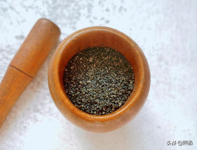 这食材醇香味美，搭配糯米做小饼，外酥里糯，常吃养出乌黑发丝