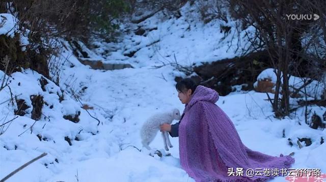 [超级宝妈]李子柒实物表演做红斗篷