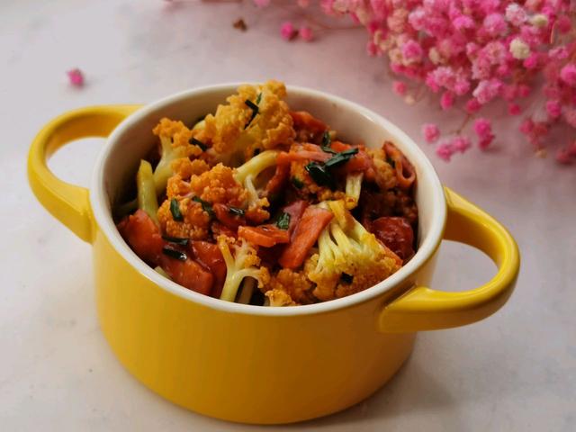 培根搭配花菜，好吃又不油腻，鲜香又下饭