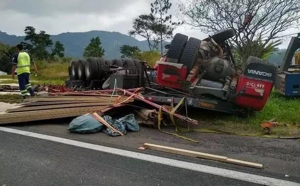 酷乐之家|最神奇的胎儿：孕妇遭遇车祸身亡，胎儿“飞出”母体生还