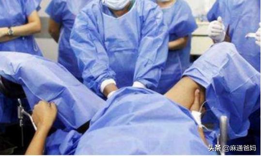 「你的育儿经」年轻产妇剖腹产生下龙凤胎，医生刚要缝合，却被产妇制止