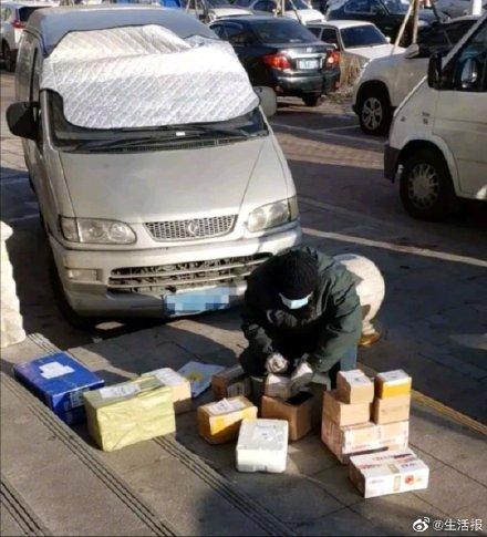 光明网■“快递新规”出台后，记者走访哈尔滨多个小区