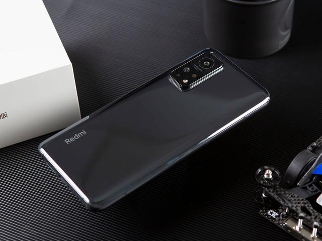 Redmi K30S 至尊纪念版图赏 大眼萌造型另辟蹊径