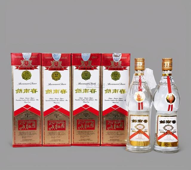 剑南春中的“典范”酒，十多年来价格不变和茅台五粮液齐名，良心