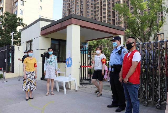 超级宝妈|击鼓庆祝、和“平安果”合影，金色悦城幼儿园孩子开学入园惊喜多