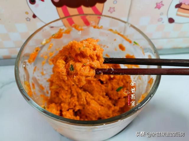 一根胡萝卜，一块鸡肉，这样蒸一蒸，好鲜美，挑食的孩子也爱吃