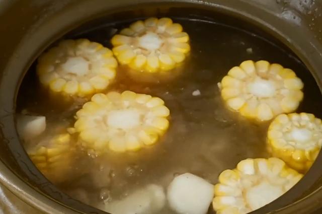 广东人爱喝的牛骨头汤，高钙高蛋白质，美容养颜，增强免疫力