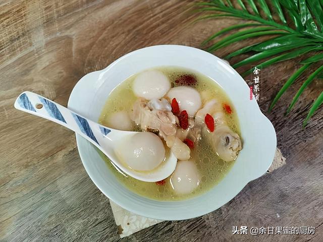 鸡汤芋圆，芋圆无馅无糖，软糯Q弹，一碗下肚暖胃暖身