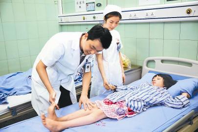 你的育儿经@1.5岁女宝意外磕伤额头，缝5针留大疤，保护宝宝从家庭意外开始