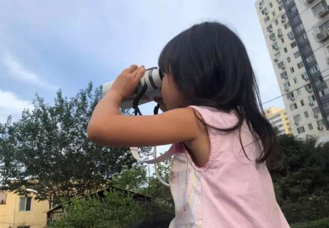 “出去浪”和“宅在家”的孩子，长大会有这4大差距，不止是性格