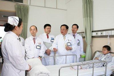 「你的育儿经」未满足两个条件，别急着让娃学走路，两大伤害宝宝伤不起
