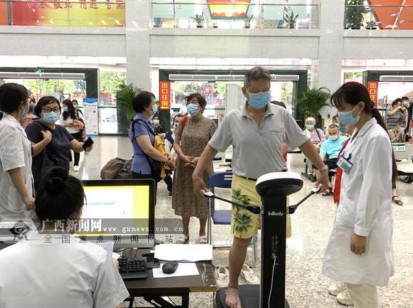 营养|广西中医一附院全民营养周宣教义诊推进合理膳食