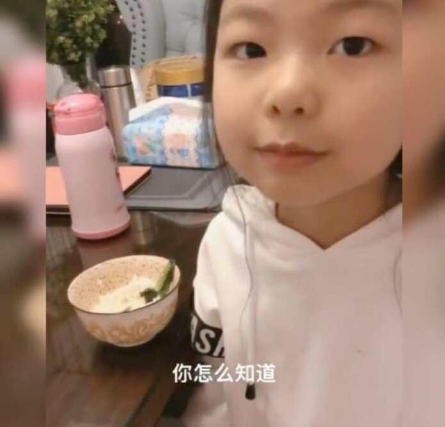 【超级宝妈】妹妹大哭急坏妈妈，二胎姐姐争宠揭发：都是假装的！你怎么看