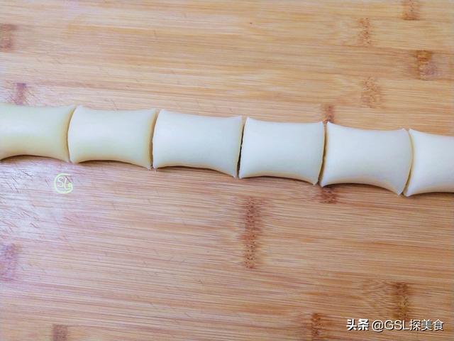 板栗酥饼的家常做法，一次开酥，不用烤箱，香甜酥脆，咬一口掉渣