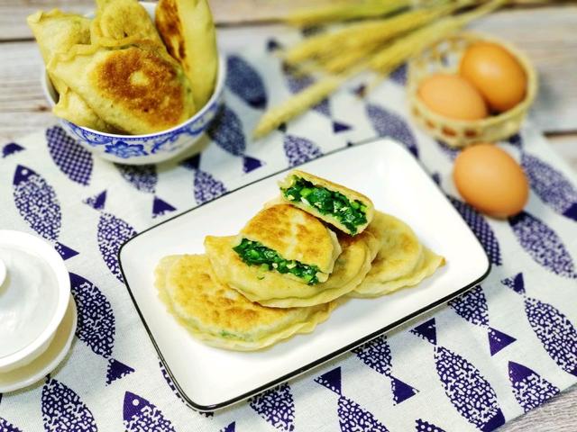 这样做的韭菜盒子，薄皮大馅，咬一口满嘴香，越吃越上瘾