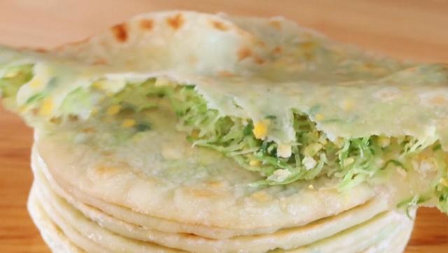 冬天就爱做这种萝卜馅饼，做法简单，不破皮不露馅，个个薄皮大馅