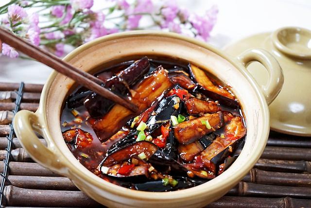 茄子这样做简直太下饭了，好吃到连汤汁都不剩，成本不到5块钱