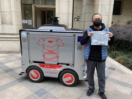 #新华网客户端#中国移动5G无人车家族上岗助力复工复产