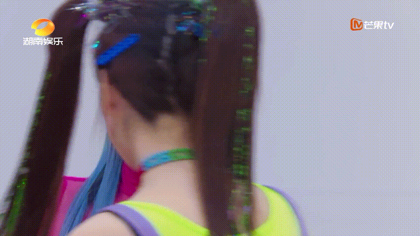 小女就是辣么酷|姐姐们第一次公演：张雨绮最美宁静最酷，黄圣依假哭又被嘲翻了天