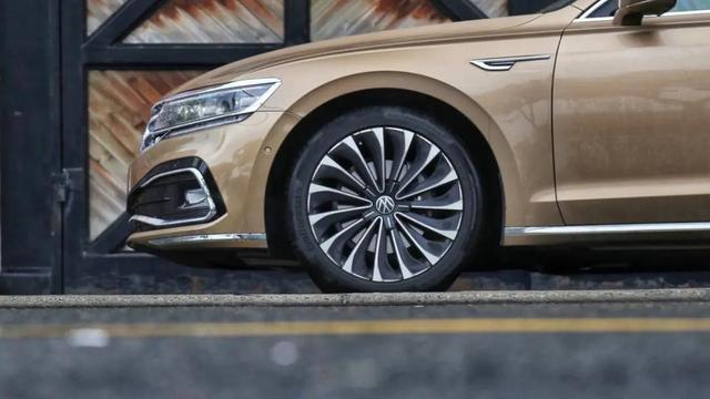 轴距3米、车长5米，配空气悬挂！新辉昂颇有意思