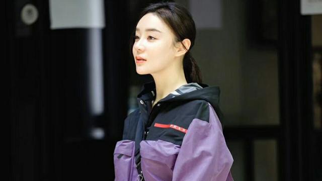 袁姗姗捏文物姿势让周震南着急,淡定回应,将黑红路线贯彻到底?|资讯早知道