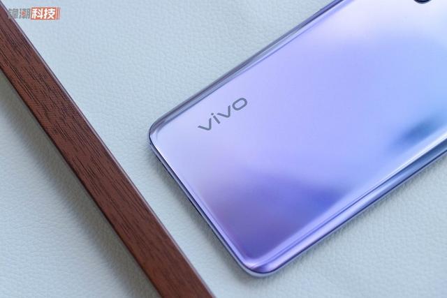 轻盈机身打造唯美手感，vivo Y73s给你全新5G体验