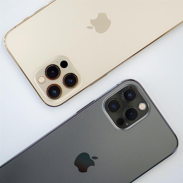 iPhone12：不送充电器是为了环保 小米：不，我才是