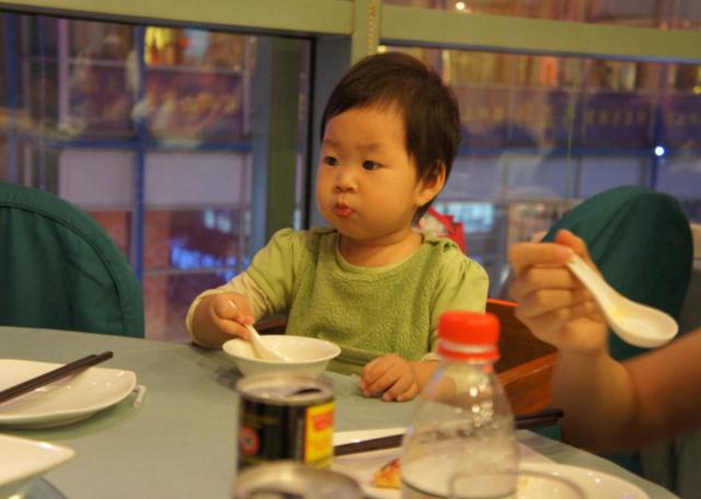 『超级宝妈』孩子挑食怎么办,强迫性吃饭遭反弹,尊重孩子差异性做好3件事