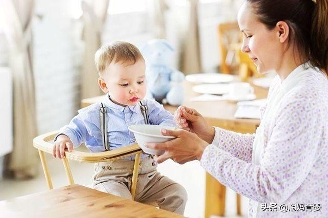 「超级宝妈」胸小没奶？姨妈来了奶水有毒？破除母乳喂养的这些谣言