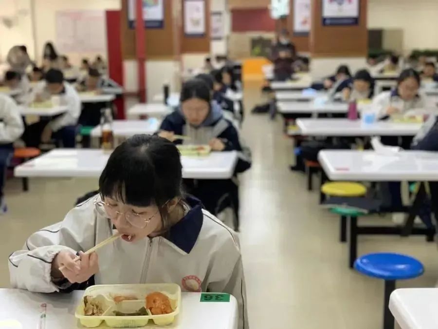暖先生格调■晋江高三今日开学,全封闭式管理!附校内实况