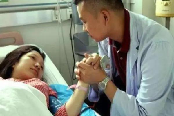 爱在屋檐下|女人产后24小时，若老公为你做过这3件事，说明他真的很爱你