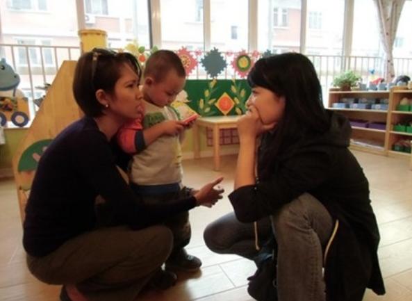 超级宝妈|老师发来幼儿园午睡照片，宝妈看后怒火心中烧：老师给个说法