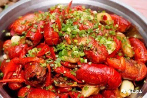 [你的育儿经]通红的诱惑，浓郁喷香，一口吸一个，一口嗦一个，孩子吃的很过瘾