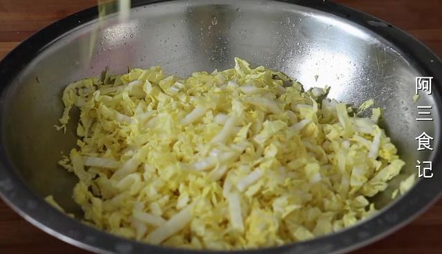 自从学会白菜和鸡蛋的新做法，我家孩子天天点名要吃，出锅就扫光