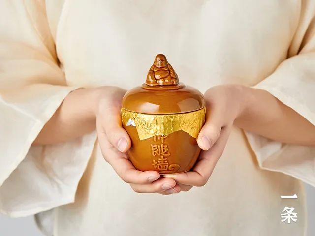 鲍鱼、海参、花胶、蹄筋……金色高汤浓醇鲜美，这“佛跳墙”绝了！丨种草机