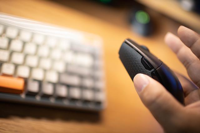 均衡的无线双模游戏鼠标，KATAR PRO WIRELESS