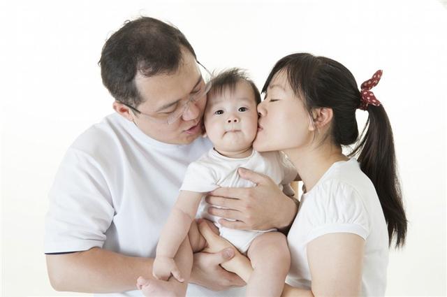 你的育儿经|“三个同姓的害怕一个外姓的！”父子三人犯错，被宝妈组团罚跪
