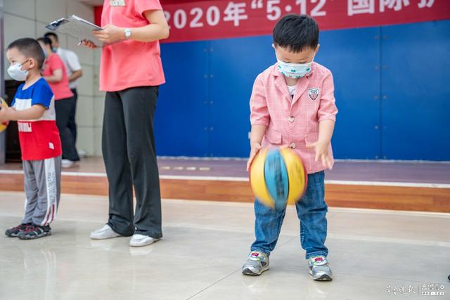 你的育儿经|拍拍操、诗朗诵、捞小鱼……任城区孩子们以这样的方式迎六·一