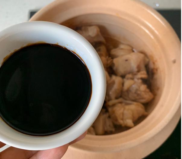 炖鸡时放哪几种香料？大厨：用“它”就够了，鸡肉鲜嫩无腥味